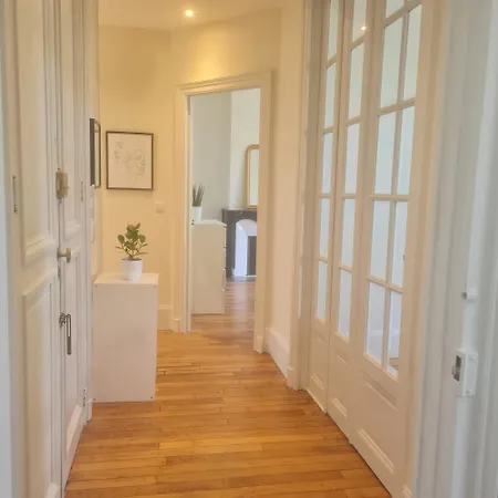De Caractere Climatise Avec Terrasse Avenue Foch Apartment